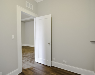 817 W Lakeside Place - Photo Thumbnail 13