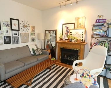 1935 N Wood Street - Photo Thumbnail 7