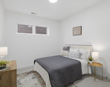 5824 N Lincoln Avenue - Photo Thumbnail 12