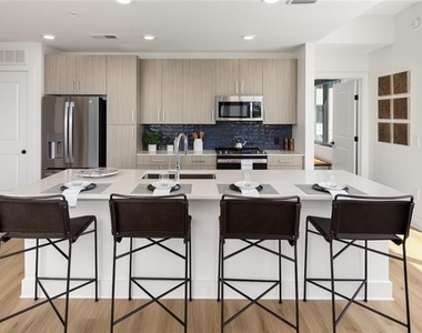 200 Nerem Street Nw - Photo Thumbnail 4