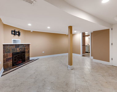 740 Lakeview Point - Photo Thumbnail 18