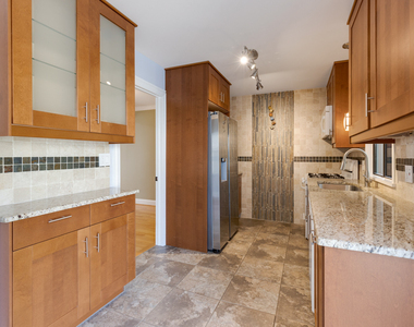 740 Lakeview Point - Photo Thumbnail 11