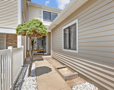 740 Lakeview Point - Photo Thumbnail 3