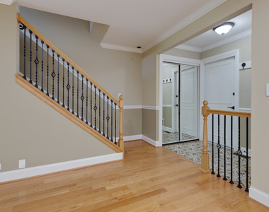 740 Lakeview Point - Photo Thumbnail 4