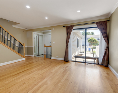 740 Lakeview Point - Photo Thumbnail 6