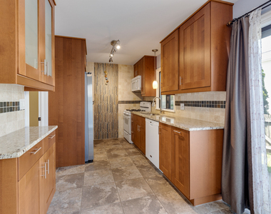740 Lakeview Point - Photo Thumbnail 10