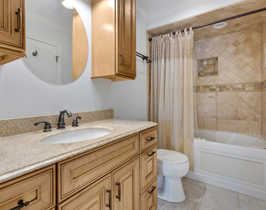 740 Lakeview Point - Photo Thumbnail 16