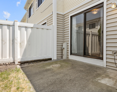 740 Lakeview Point - Photo Thumbnail 24
