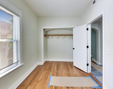 43 N Menard Avenue - Photo Thumbnail 9