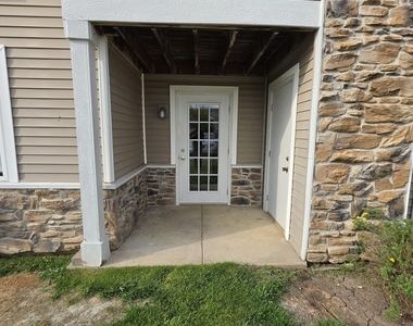 101 Silverstone Drive - Photo Thumbnail 18