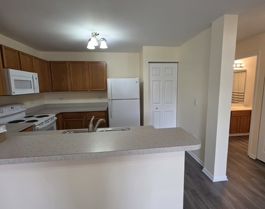 101 Silverstone Drive - Photo Thumbnail 5