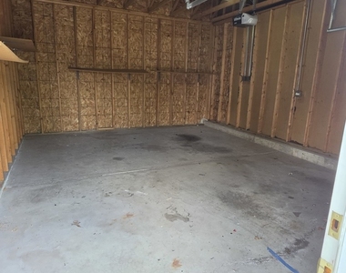 101 Silverstone Drive - Photo Thumbnail 20