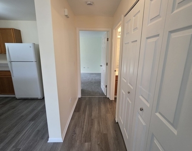 101 Silverstone Drive - Photo Thumbnail 8