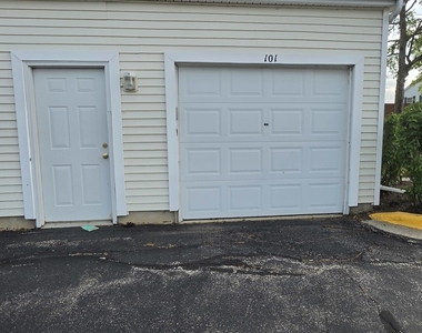 101 Silverstone Drive - Photo Thumbnail 19