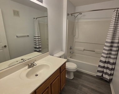 101 Silverstone Drive - Photo Thumbnail 17