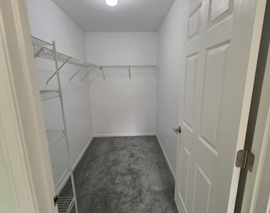 101 Silverstone Drive - Photo Thumbnail 16
