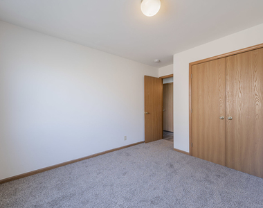 915 Spiros Court - Photo Thumbnail 12