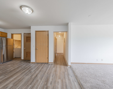 915 Spiros Court - Photo Thumbnail 3