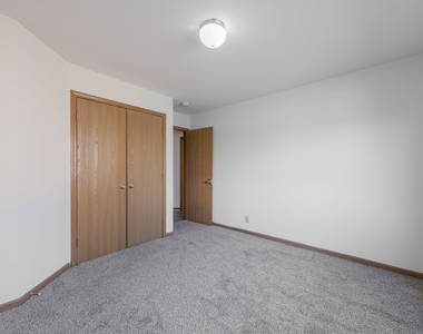 915 Spiros Court - Photo Thumbnail 10