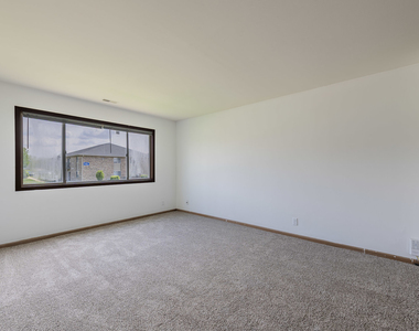 915 Spiros Court - Photo Thumbnail 5