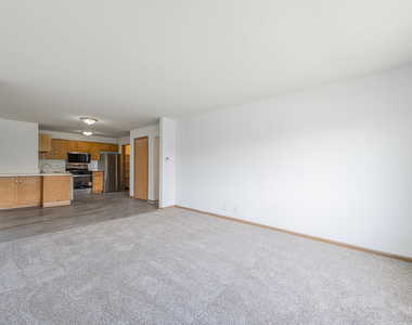 915 Spiros Court - Photo Thumbnail 4