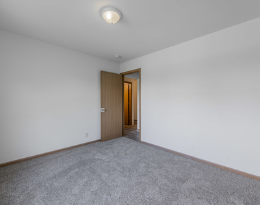 915 Spiros Court - Photo Thumbnail 8