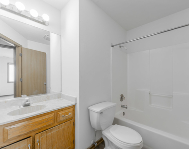 915 Spiros Court - Photo Thumbnail 7
