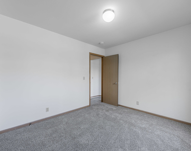 915 Spiros Court - Photo Thumbnail 14