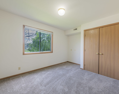 915 Spiros Court - Photo Thumbnail 13
