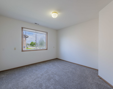 915 Spiros Court - Photo Thumbnail 9