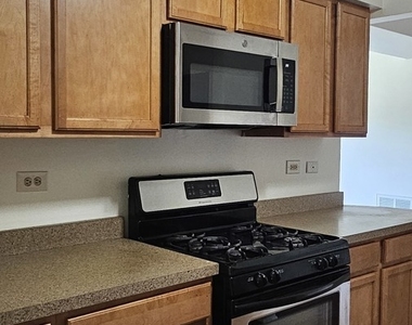 833 Village Quarter Road - Photo Thumbnail 6