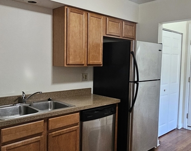 833 Village Quarter Road - Photo Thumbnail 8