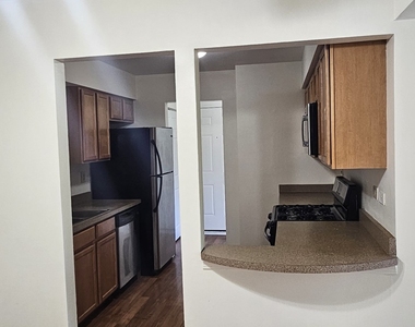 833 Village Quarter Road - Photo Thumbnail 10