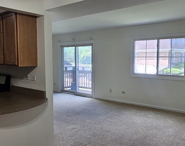 833 Village Quarter Road - Photo Thumbnail 12