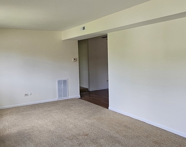 833 Village Quarter Road - Photo Thumbnail 4