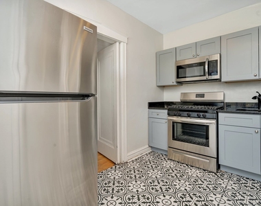 317 W Calendar Avenue - Photo Thumbnail 2