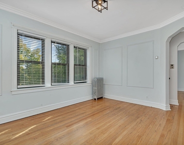 317 W Calendar Avenue - Photo Thumbnail 14