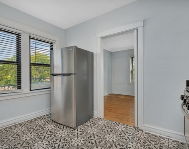 317 W Calendar Avenue - Photo Thumbnail 3