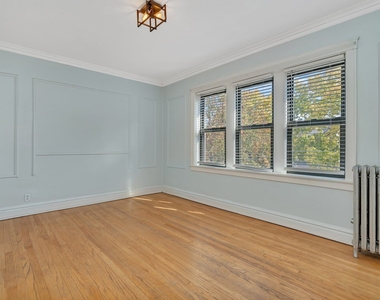 317 W Calendar Avenue - Photo Thumbnail 11