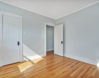 317 W Calendar Avenue - Photo Thumbnail 6