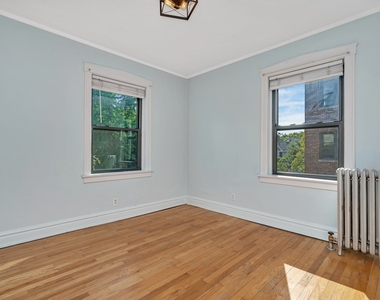 317 W Calendar Avenue - Photo Thumbnail 5