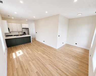 1416 N Maplewood Avenue - Photo Thumbnail 3