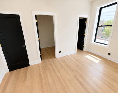 1416 N Maplewood Avenue - Photo Thumbnail 10