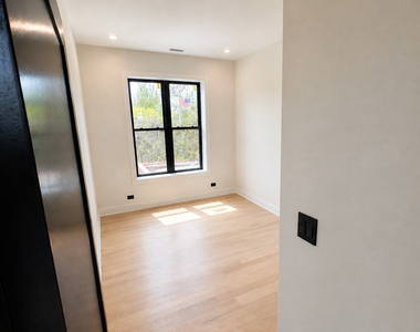 1416 N Maplewood Avenue - Photo Thumbnail 7