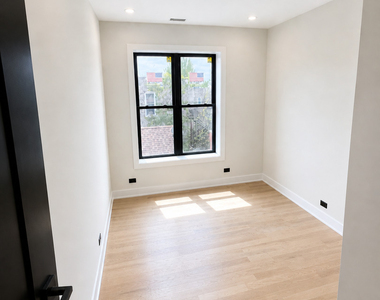 1416 N Maplewood Avenue - Photo Thumbnail 5