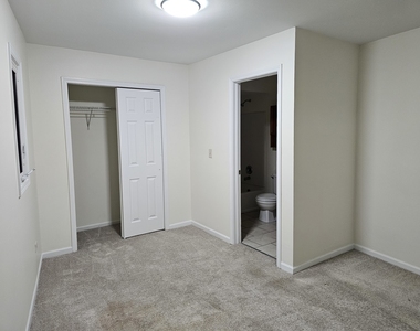 833 Village Quarter Road - Photo Thumbnail 15