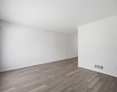1947 Grange Drive Se - Photo Thumbnail 4