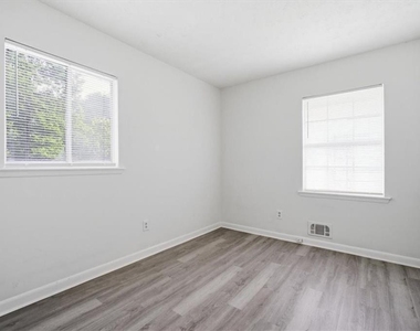 1947 Grange Drive Se - Photo Thumbnail 9