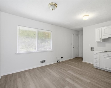 1947 Grange Drive Se - Photo Thumbnail 5