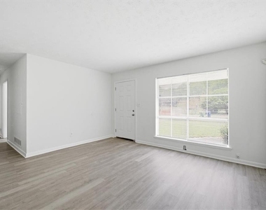 1947 Grange Drive Se - Photo Thumbnail 3
